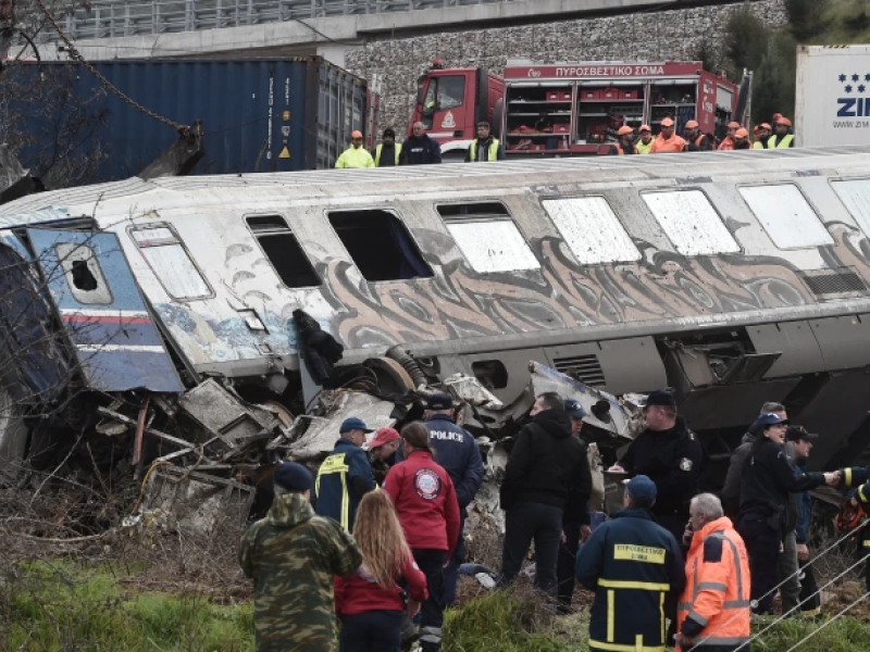 Al menos 36 muertos en choque frontal de dos trenes en Grecia | Alerta Paisa