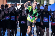 La proeza de un atleta con parálisis que corrió una maratón de 42 kilómetros