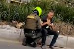 [Video] Policía de Medellín comparte su almuerzo con habitante de calle