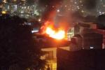 [Video] Voraz incendio en un local de confecciones en el barrio Castilla de Medellín