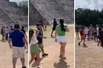 ¡Lo recibieron a palo! Turista violó las normas y subió a pirámide de Chichén Itzá en México 