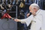 Niño dio limosna al Papa Francisco en Sudán del Sur, país más pobre del mundo