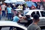 [Video] Conductor cogió a machetazos a una mujer motociclista en Bello, Antioquia