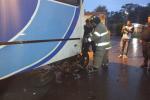 Un mototaxista y la parrillera murieron al chocar con un bus en Cáceres